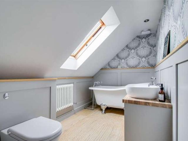 5 bed house for sale