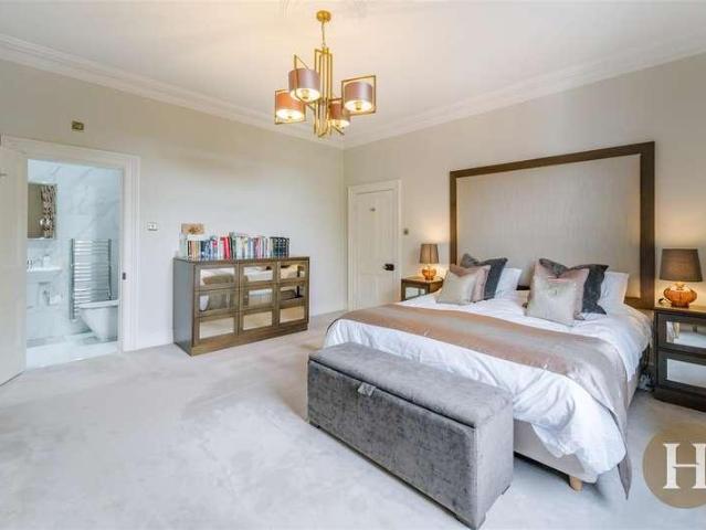 5 bed house for sale