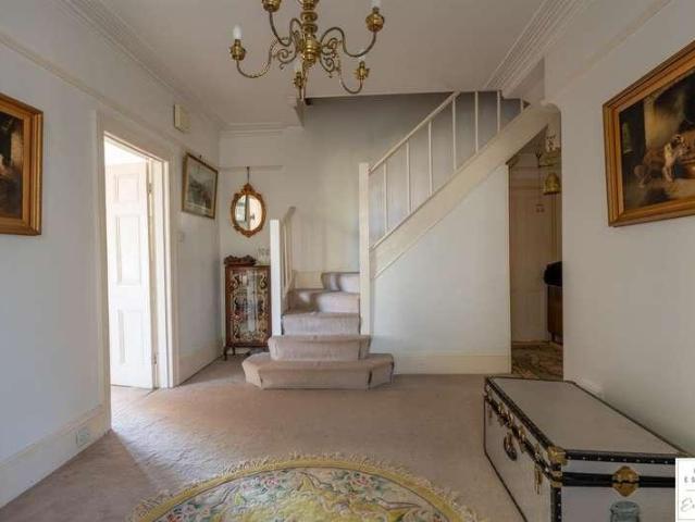 5 bed house for sale