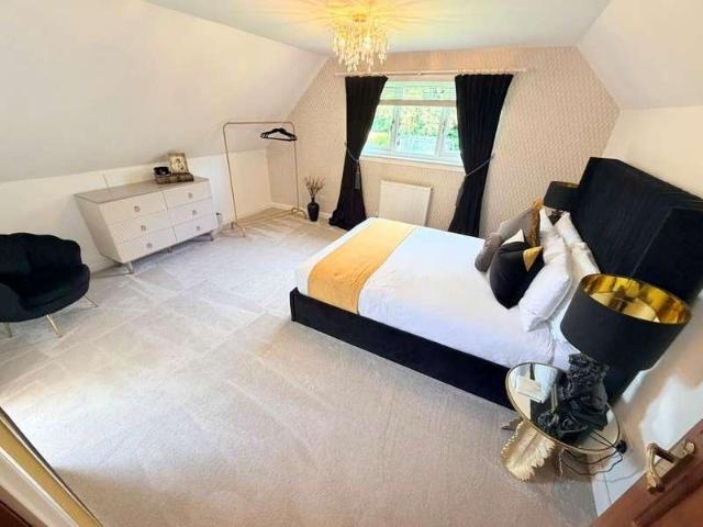 5 bed house for sale