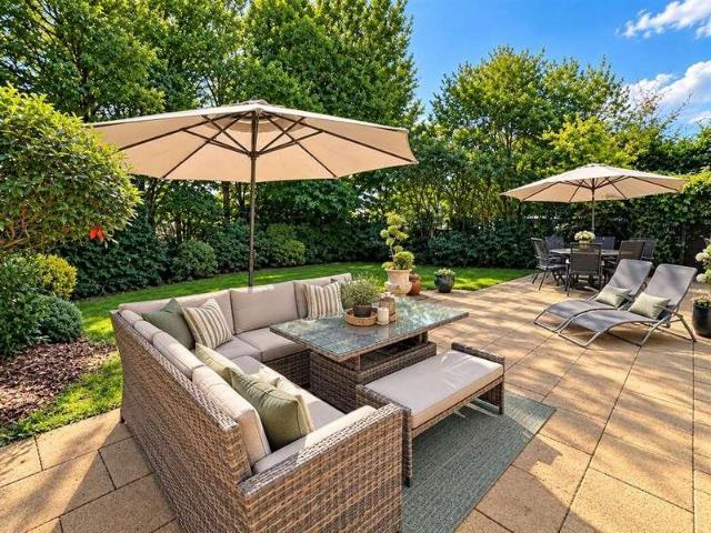 5 bed house for sale