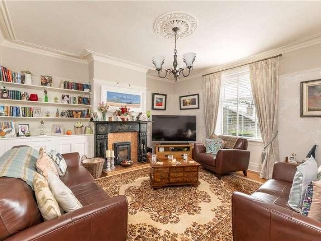 5 bed house for sale