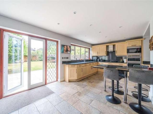 5 bed house for sale