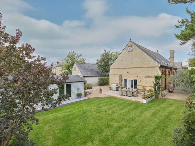 5 bed house for sale