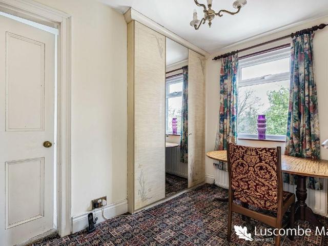 5 bed house for sale