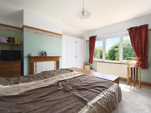 5 bed house for sale
