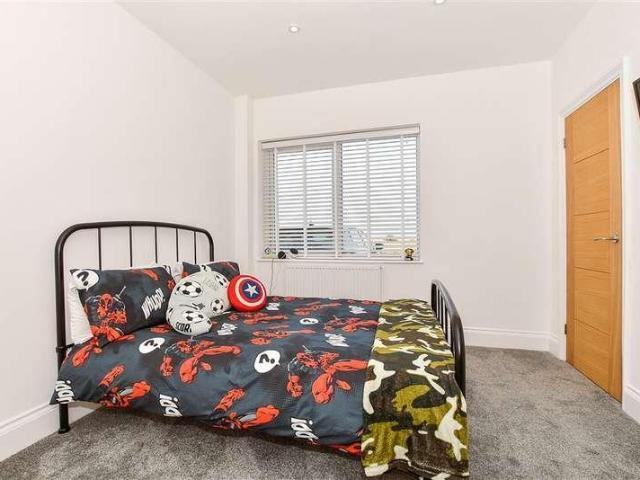5 bed house for sale