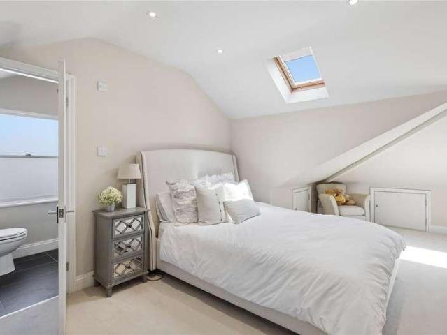 5 bed house for sale