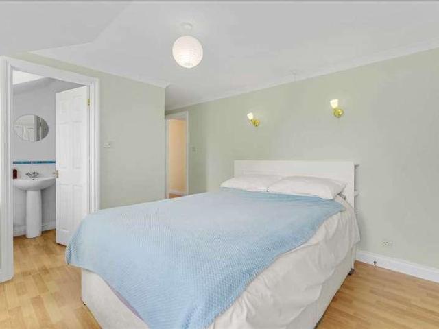 5 bed house for sale