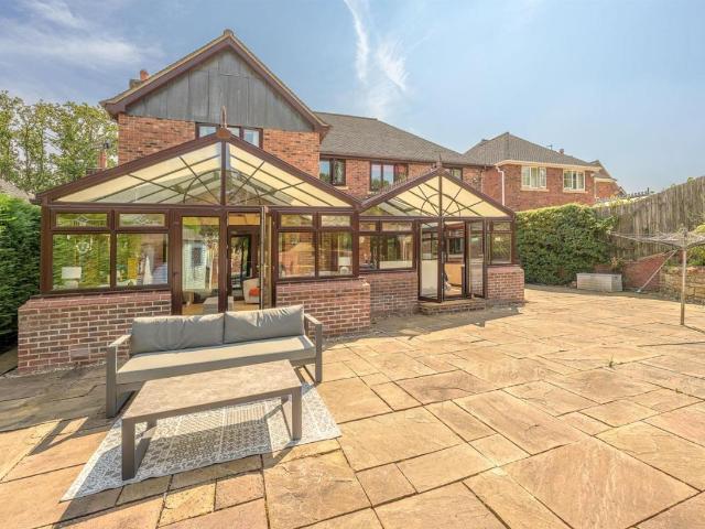 5 bed house for sale