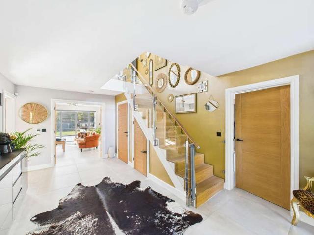 5 bed house for sale