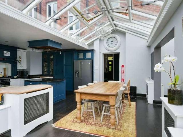 5 bed house for sale