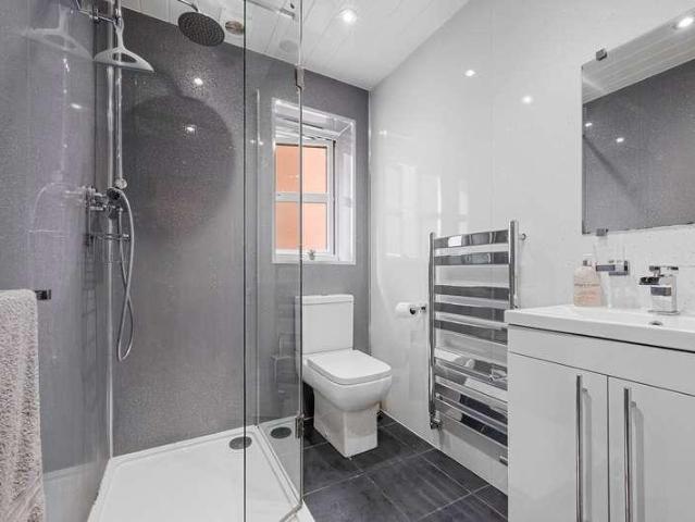 5 bed house for sale