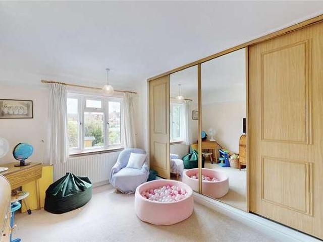 5 bed house for sale