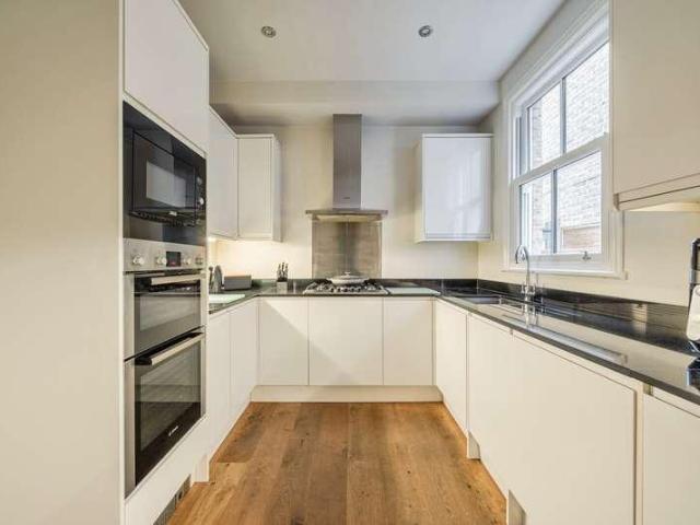 5 bed house for sale