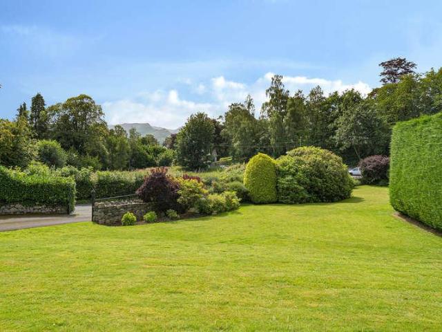 5 bed house for sale