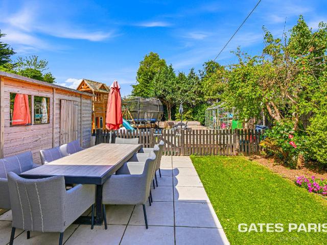 5 bed house for sale
