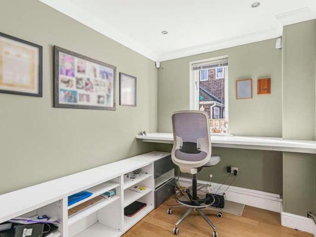 5 bed house for sale