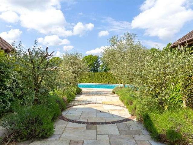 5 bed house for sale