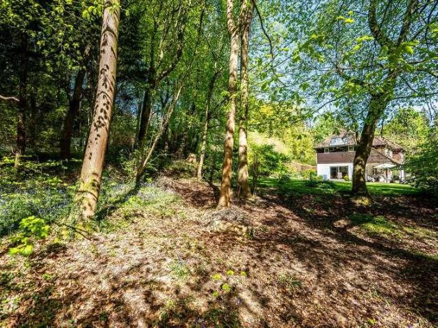 5 bed house for sale