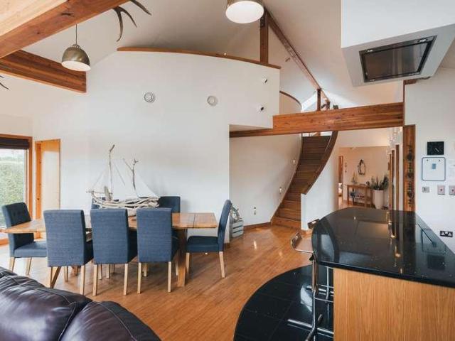 5 bed house for sale