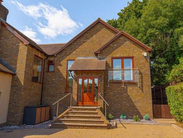 5 bed house for sale