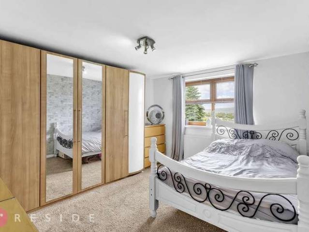 5 bed house for sale