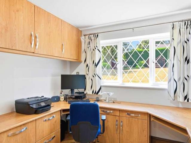 5 bed house for sale