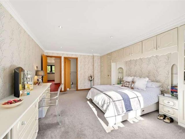 5 bed house for sale