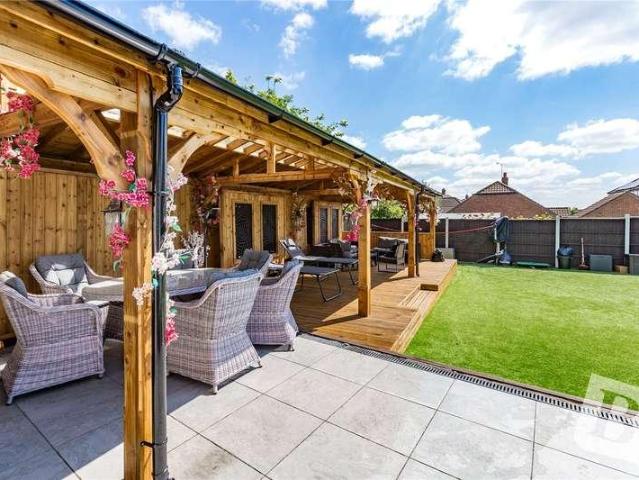 5 bed house for sale