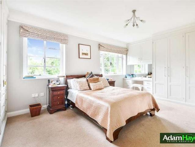 5 bed house for sale