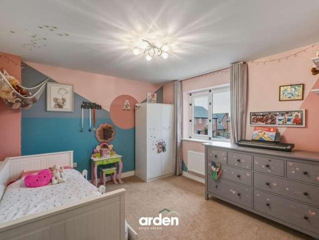 5 bed house for sale