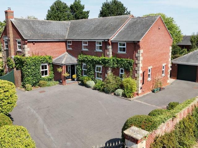 5 bed house for sale