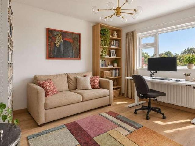 5 bed house for sale
