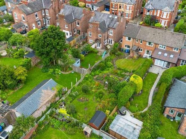 5 bed house for sale