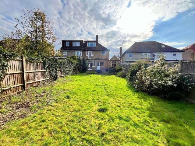 5 bed house for sale