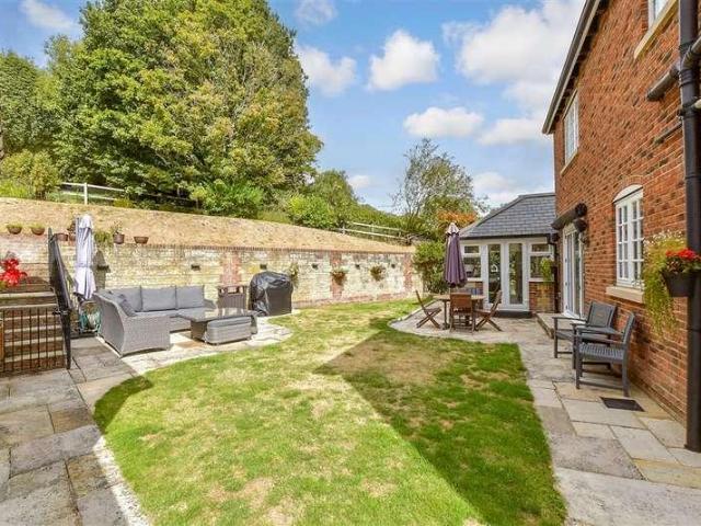 5 bed house for sale