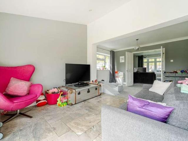 5 bed house for sale