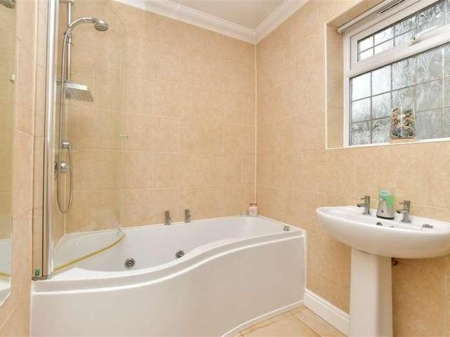 5 bed house for sale