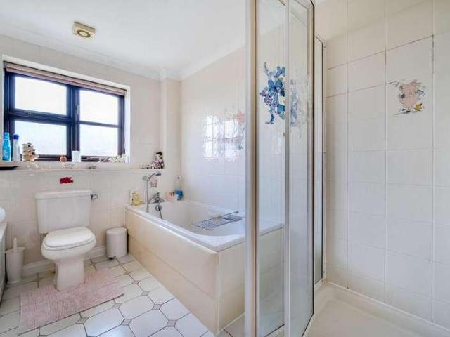 5 bed house for sale