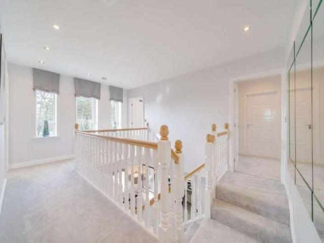 5 bed house for sale