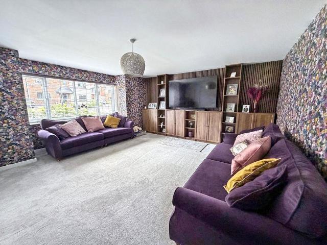 5 bed house for sale