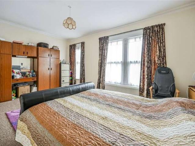 5 bed house for sale
