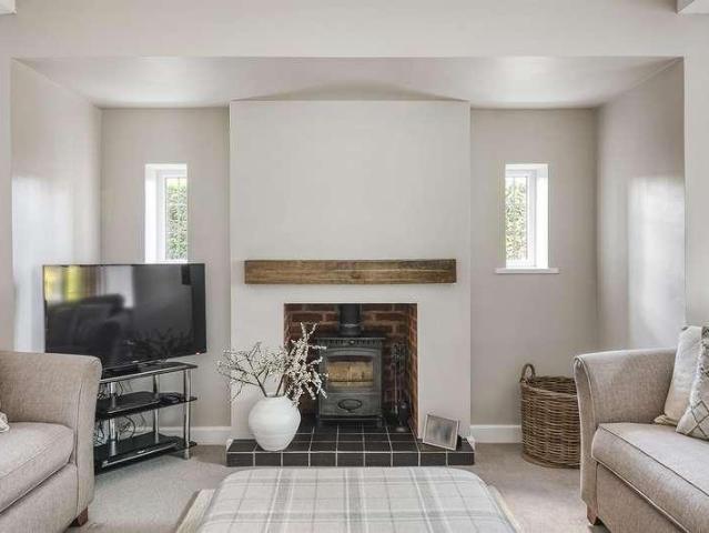 5 bed house for sale