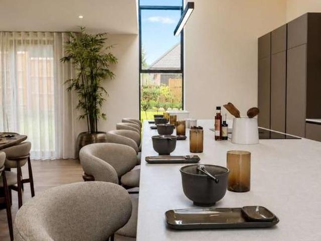5 bed house for sale
