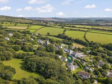 5 bed house for sale