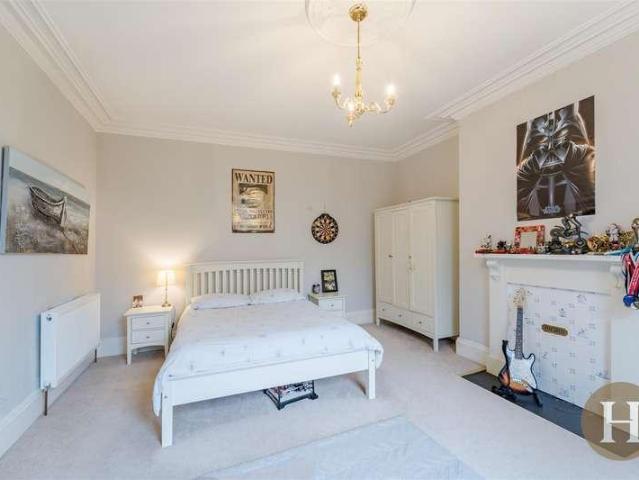 5 bed house for sale
