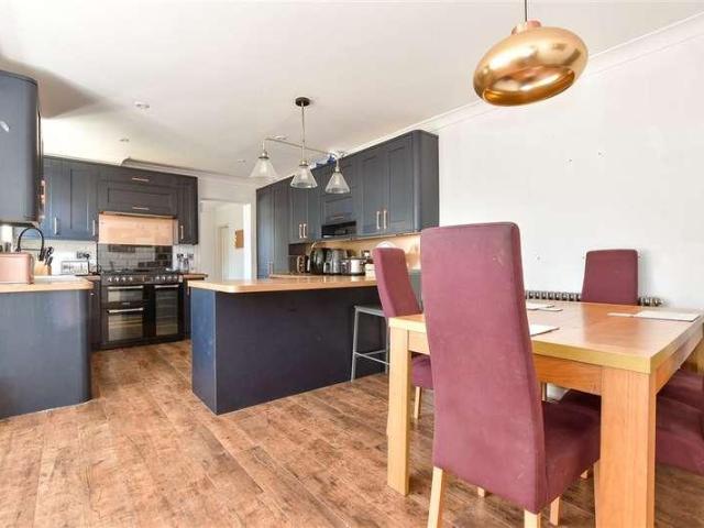 5 bed house for sale