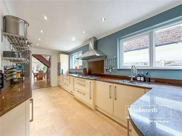 5 bed house for sale