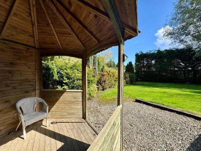 5 bed house for sale